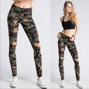 Camo Knee-Cutout Leggings